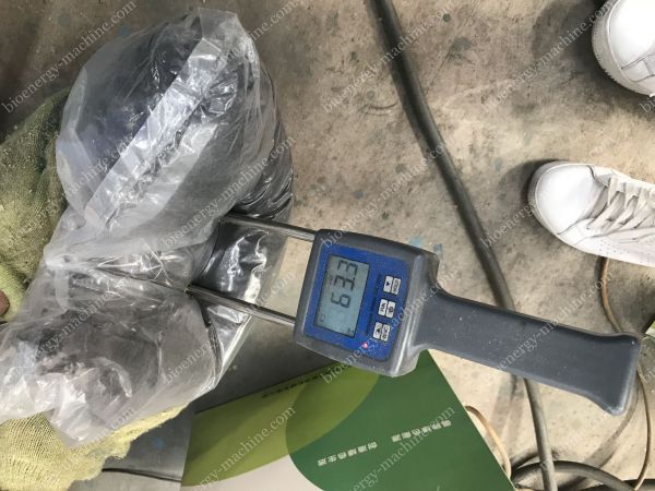 measuring raw material moisture content