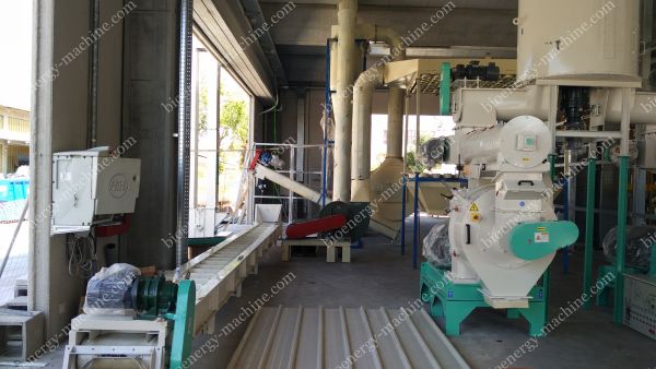 pellet machine and conveyor